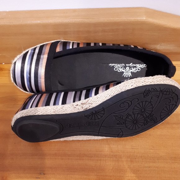 Marilyn Moda Ballet Flats - Size 7 - So Cute with Horizontal Striping - Picture 3 of 4